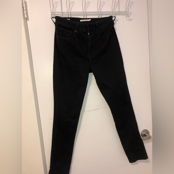 Levi’s 721 High Rise Skinny Jeans in black - Picture 3 of 5